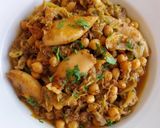 Foto del paso 9 de la receta: Cazuela de calamares con col y garbanzos estofados