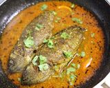 A picture of step 5 of Koi Macher Jhal (Bengali Fish Curry).