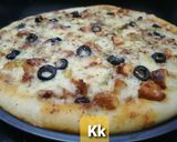 A picture of step 16 of Grilled Smoky Chicken pizza😋.