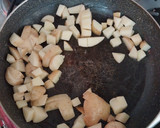 Foto del paso 2 de la receta: Pollo deshebrado con papitas en achiote 😛👌¡Facilísimo!