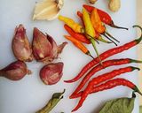 Foto langkah ke 1 dari resep Ayam rica-rica.