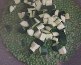 Foto del passaggio 3 della ricetta Pasta,gamberetti,zucchine e piselli(kcal 665 a porzione)