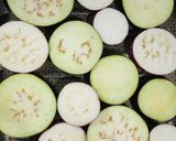 Foto del paso 2 de la receta: 🍆 Berenjenas grilladas con ricotta y aliño de hierbas frescas 🍆