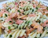 Foto del paso 5 de la receta: Fusilli tricolor con salmón y crema de queso de cabra al eneldo