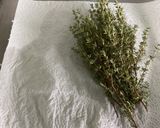 Une image de l'étape 3 de Saumon sauvage en papillote à l ail mariné et herbes aromatiques.