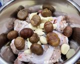 A picture of step 3 of Garlic Chestnut Chicken Drumstick Soup.