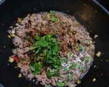 Gambar langkah 4 resipi Pad kra pao daging.