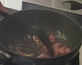 รูปขั้นตอนการทำที่ 1 ของ ผัดผักบุ้งหมูสับไข่เค็ม