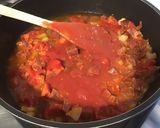 Une image de l'étape 8 de Sauce tomate relevée au chorizo ibérique et olives vertes.