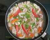 Foto langkah ke 4 dari resep Sup Ayam Jamur Tiram.