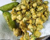 A picture of step 2 of Green Garlic Methi Pakore.