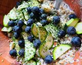 Une image de l'étape 2 de Salade quinoa/boulghour, courgette, fromage et myrtilles.