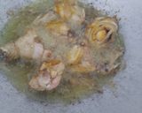 Gambar langkah 2 resipi Ayam goreng kicap mudah.