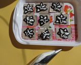 Foto langkah ke 5 dari resep Black & White Orchid Cup Cake.