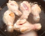 Hình bước làm 2 của món Canh khoai sọ, cánh gà Nhật
