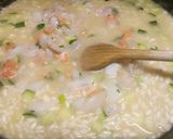 A picture of step 2 of Risotto alla pescatora e zucchine.