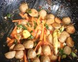 Foto langkah ke 5 dari resep Oseng Baso Mercon.