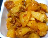 A picture of step 4 of Aloo patta gobhi.