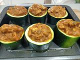 Timbal de calabacín relleno de verduras y pollo especiado