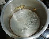 A picture of step 2 of Sooji ka Halwa.