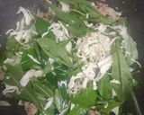 Foto langkah ke 4 dari resep Tumis Daging Cincang, Daun Ginseng Kubis.
