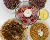 Hình bước làm 4 của món Cơm nhà với bò bít tết khoai nghiền, salad hoa quả, sốt phô mai, khoai tây chiên, pizza gà, mỳ ý cua