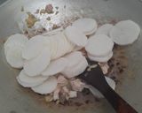 Foto langkah ke 5 dari resep Sup Lobak Ayam Telur.