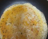 Foto del paso 2 de la receta: Tortilla francesa y tortita de maíz