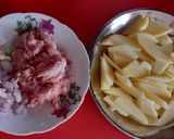 Foto langkah ke 1 dari resep Kentang kecap daging babi cincang.