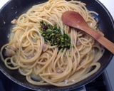 Foto del passaggio 11 della ricetta Spaghetti con canocchie, veraci, pesto diverso e pachino confit