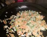 Foto del paso 1 de la receta: Fideos con tuco y salchicha♡