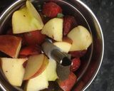 A picture of step 1 of Strawberry-Apple smoothie with cinnamon powder.