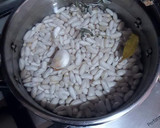 Foto del paso 2 de la receta: Alubias blancas con cigalitas, langostinos y gambas
