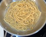 Hình bước làm 3 của món Mỳ Ý sốt kem trứng Carbonara