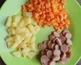 Foto langkah ke 1 dari resep Sup Makaroni Sosis.