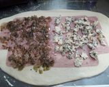 Foto del paso 5 de la receta: Pizza arrollada de jamón, mozzarella, cebolla y roquefort