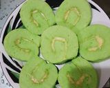 Foto langkah ke 6 dari resep Bolu Gulung Pandan Krim keju.