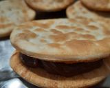 Foto del paso 3 de la receta: Alfajores rápidos con discos de copetin