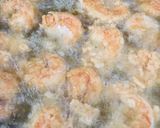 Foto langkah ke 3 dari resep Udang krispi asam manis.