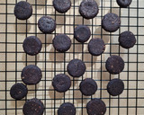 Foto del paso 4 de la receta: Mini galletitas de cacao alcalino natural