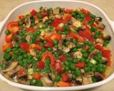 A picture of step 6 of Peas & Peppers Hearty Quiche.
