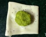 A picture of step 5 of Flower samosa with peas.