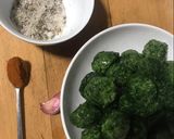 Foto del paso 1 de la receta: Keto timbal de espinacas y panceta carnosa