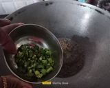 A picture of step 3 of Maharashtrian Kanda Poha.