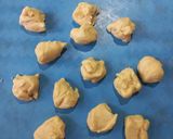 Foto langkah ke 4 dari resep Donat maizena.