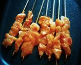Foto langkah ke 6 dari resep Sate bumbu ayam bakar.