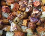 Foto del paso 2 de la receta: Verduras al horno bien crocantes, batatas, papas y algo más 🍠