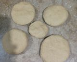 A picture of step 5 of Garlic roti.