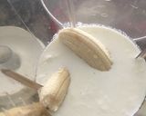 A picture of step 3 of Banana milk shake.