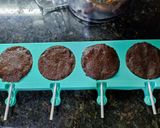 Foto del paso 2 de la receta: Paletas trufadas con chocolate 🍭